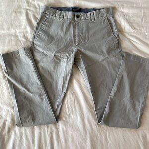 Banana Republic mens Fulton Skinny Chino in gray 32x34